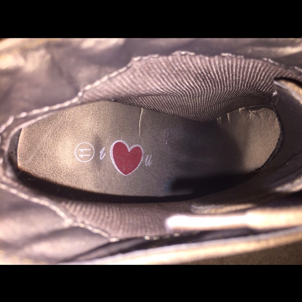 Boots - Picture 3 of 4